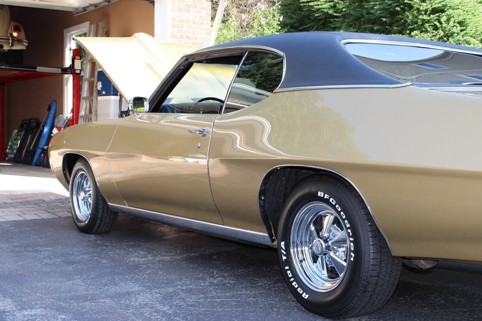 Pontiac-GTO-Coupe-1970-Gold-Black-483-10