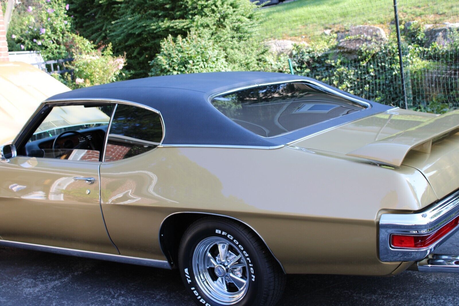 Pontiac-GTO-Coupe-1970-Gold-Black-483-21