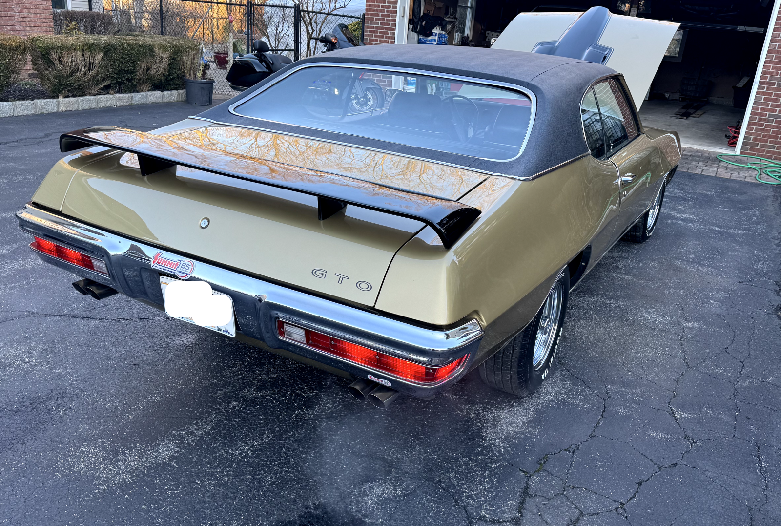 Pontiac-GTO-Coupe-1970-Gold-Black-483-4