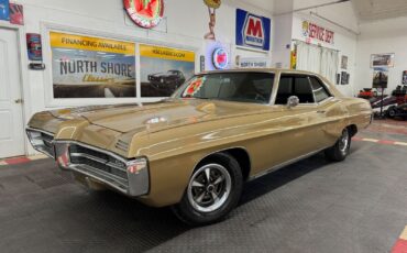 Pontiac-Grand-Prix-1967-Gold-Black-0-1