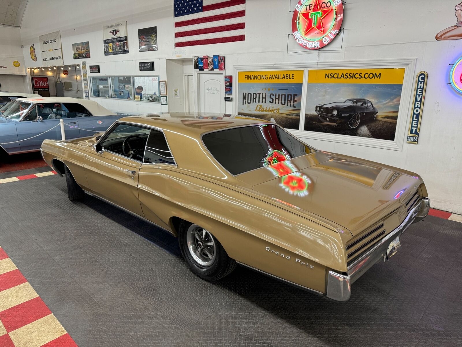 Pontiac-Grand-Prix-1967-Gold-Black-0-2