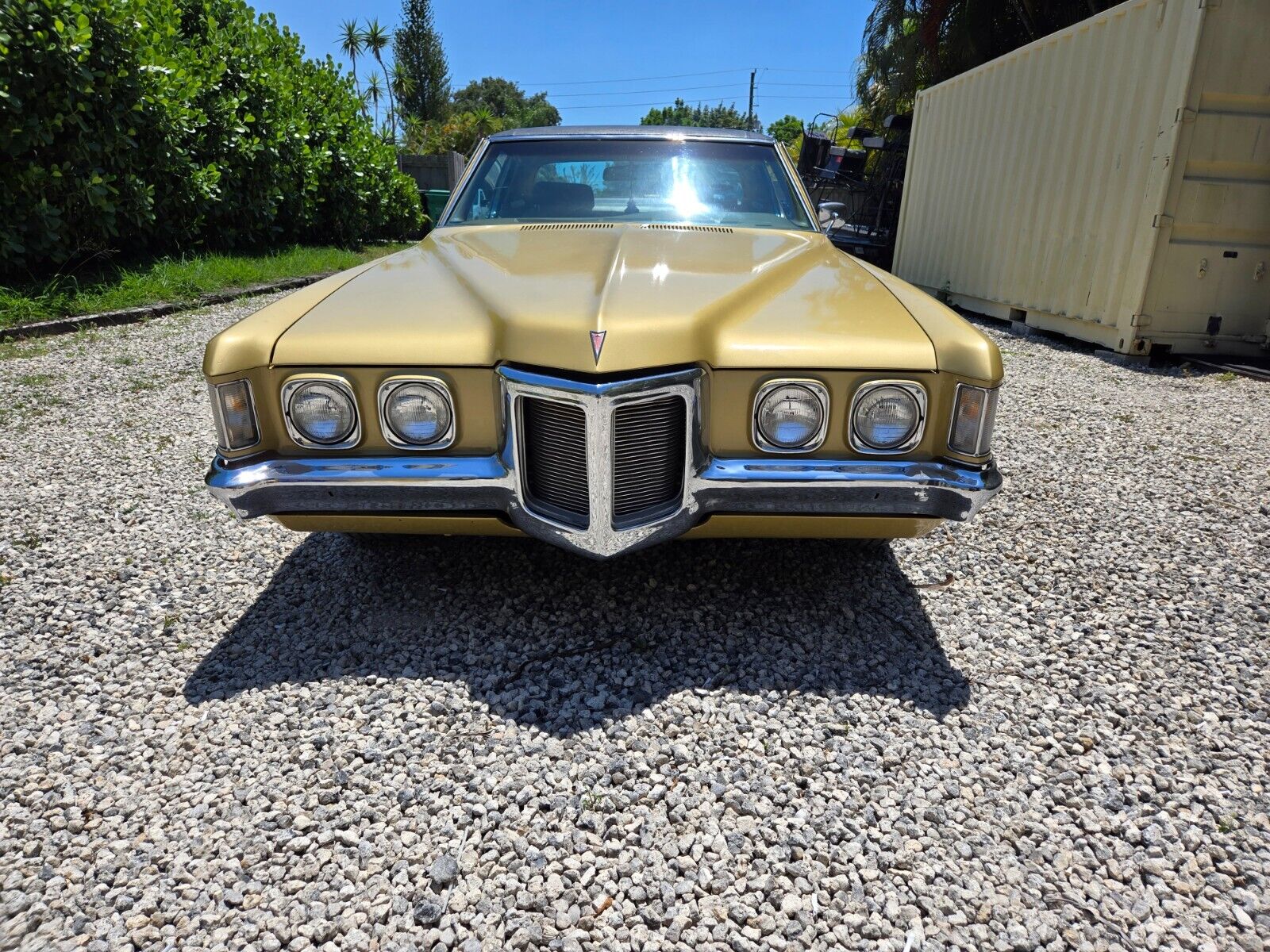 Pontiac-Grand-Prix-Coupe-1969-1