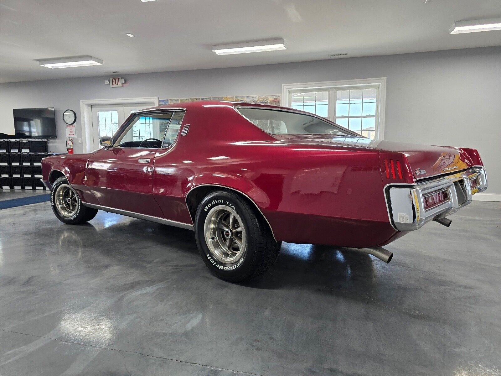 Pontiac-Grand-Prix-Coupe-1969-Burgundy-White-59546-11