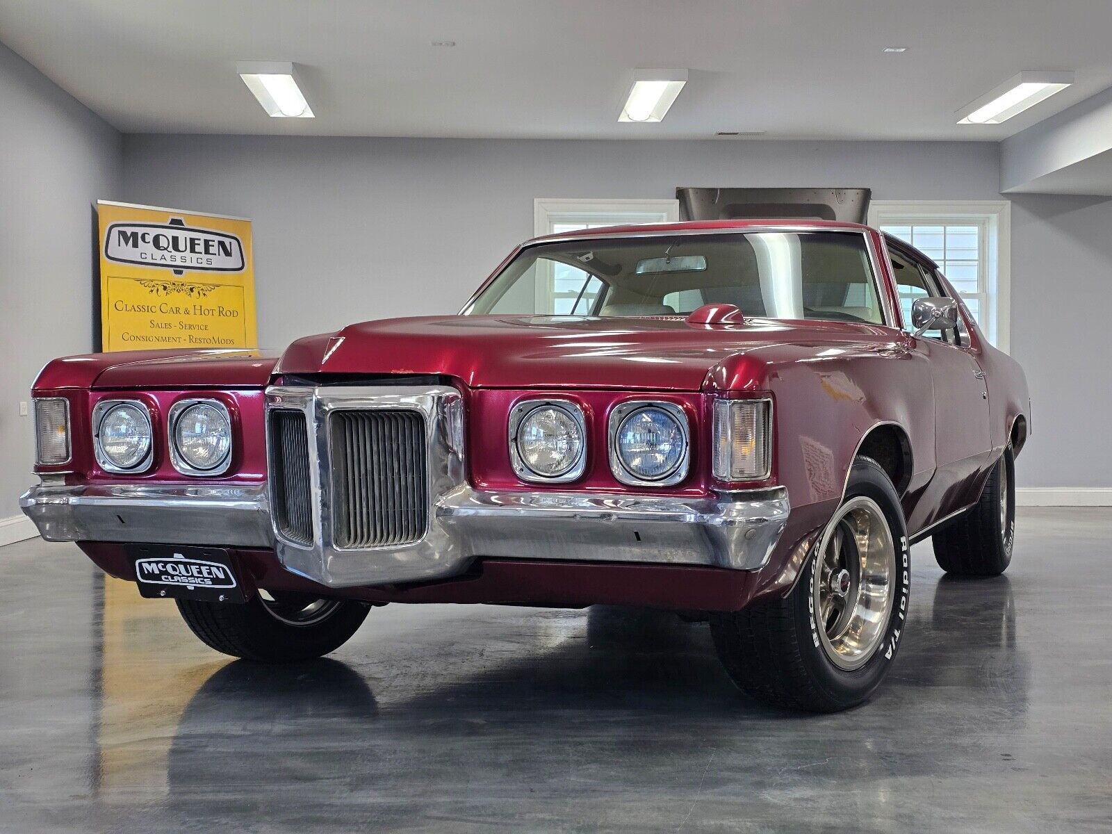 Pontiac-Grand-Prix-Coupe-1969-Burgundy-White-59546-17