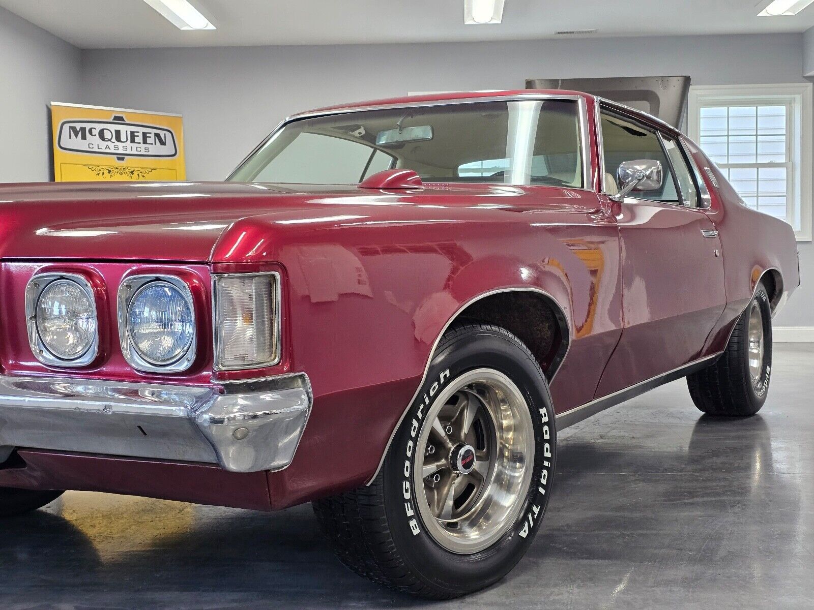 Pontiac-Grand-Prix-Coupe-1969-Burgundy-White-59546-2