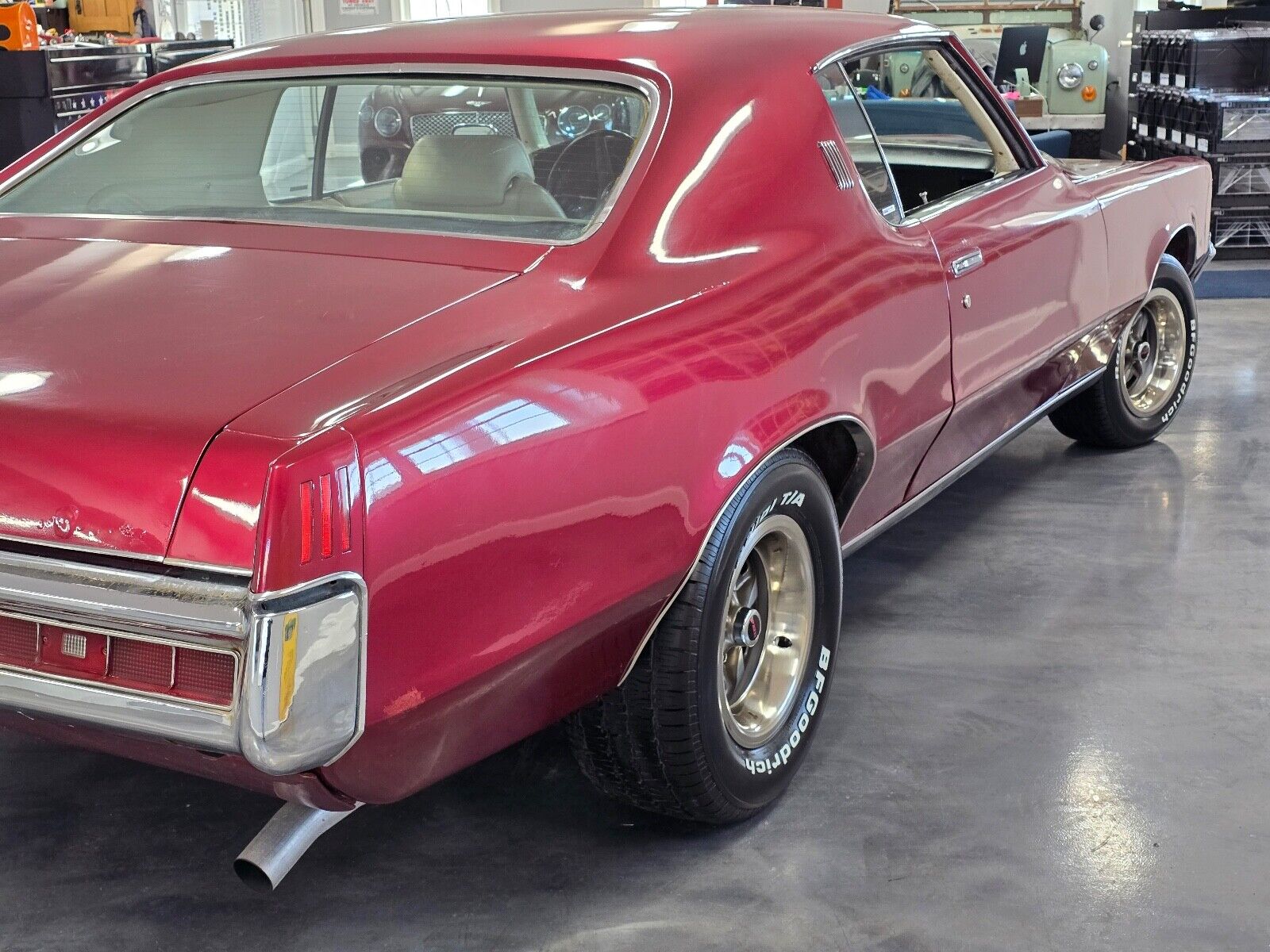 Pontiac-Grand-Prix-Coupe-1969-Burgundy-White-59546-8