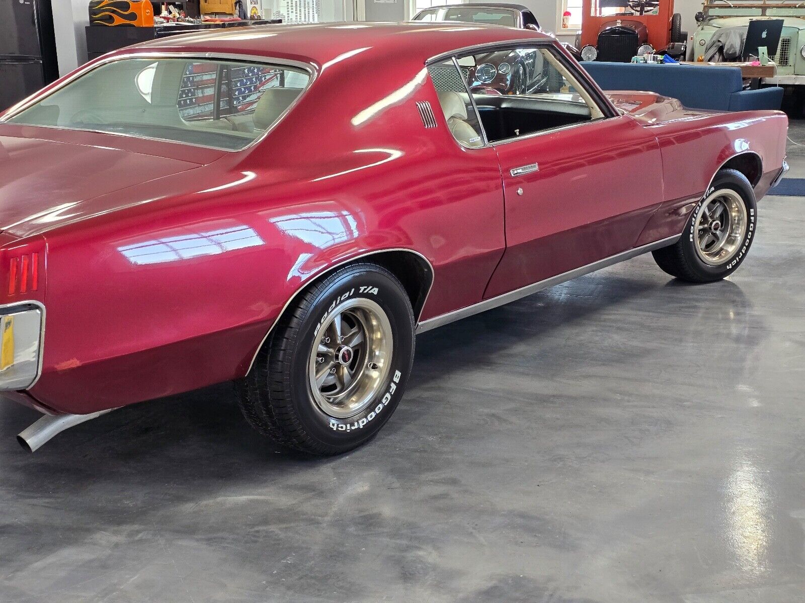 Pontiac-Grand-Prix-Coupe-1969-Burgundy-White-59546-9