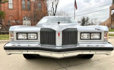 Pontiac-Grand-Prix-Coupe-1976-4