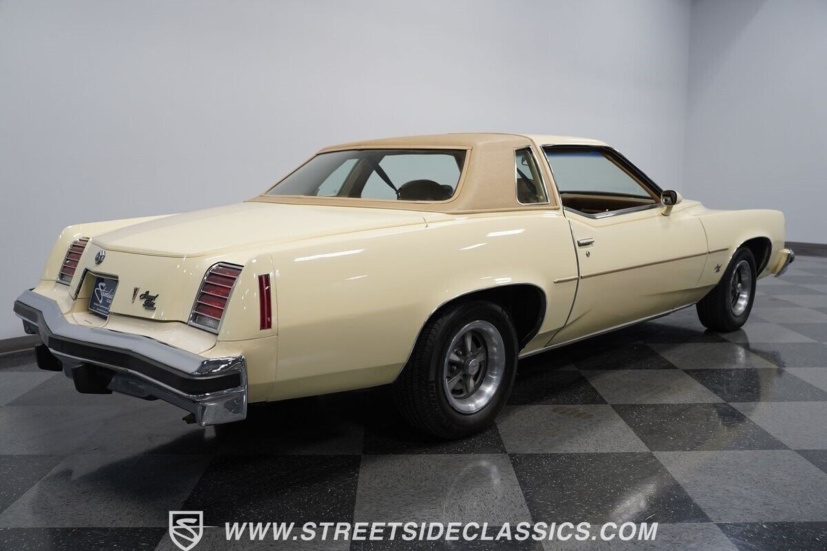 Pontiac-Grand-Prix-Coupe-1976-Bavarian-Cream-Tan-20553-11