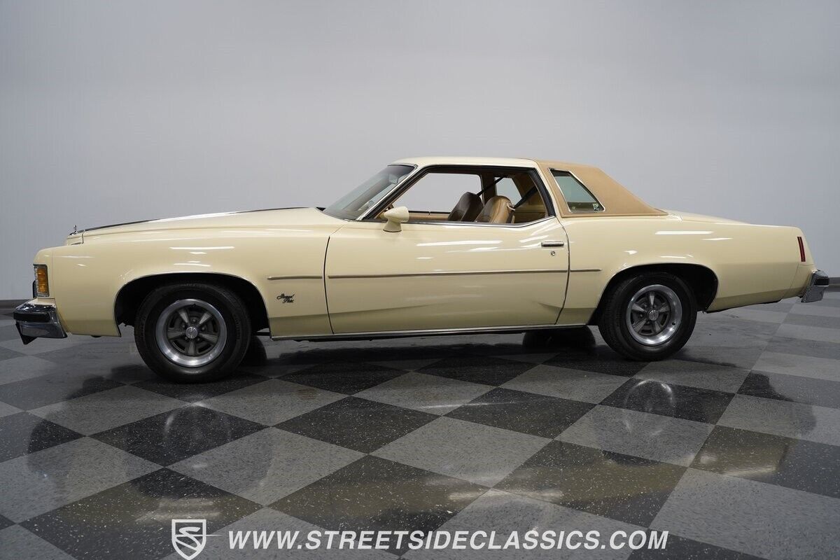 Pontiac-Grand-Prix-Coupe-1976-Bavarian-Cream-Tan-20553-2