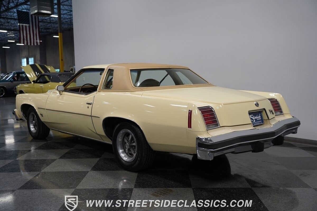 Pontiac-Grand-Prix-Coupe-1976-Bavarian-Cream-Tan-20553-7