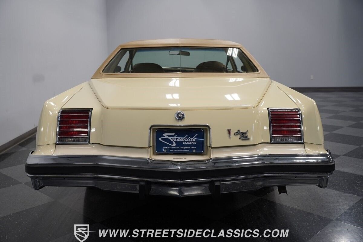 Pontiac-Grand-Prix-Coupe-1976-Bavarian-Cream-Tan-20553-9