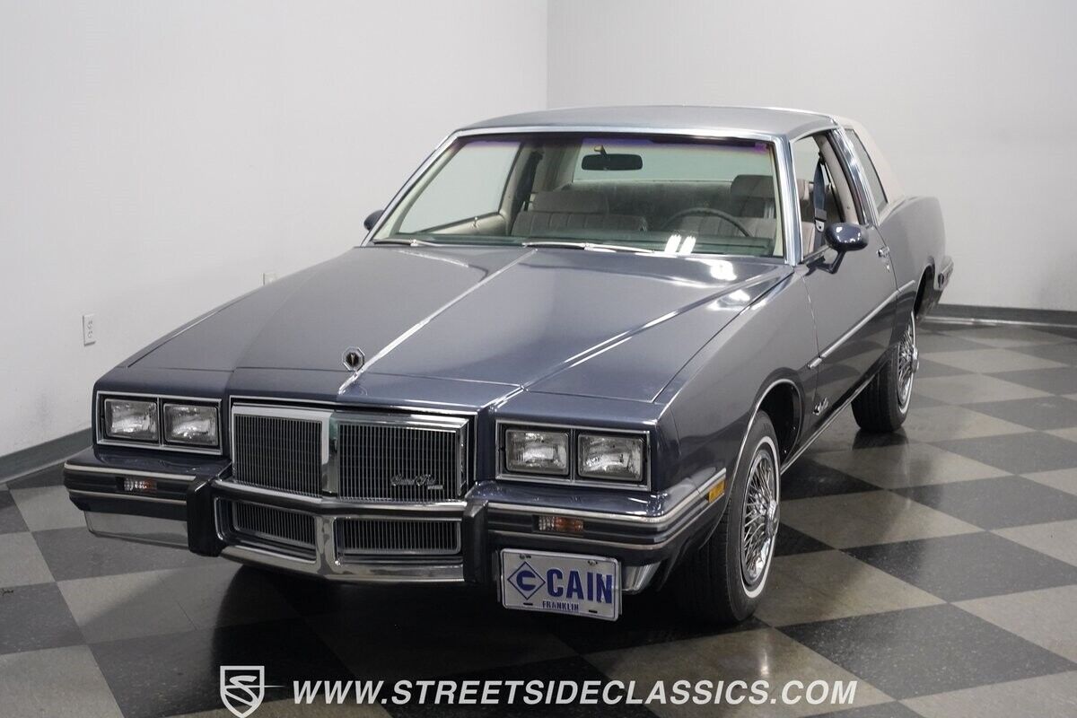 Pontiac-Grand-Prix-Coupe-1984-21