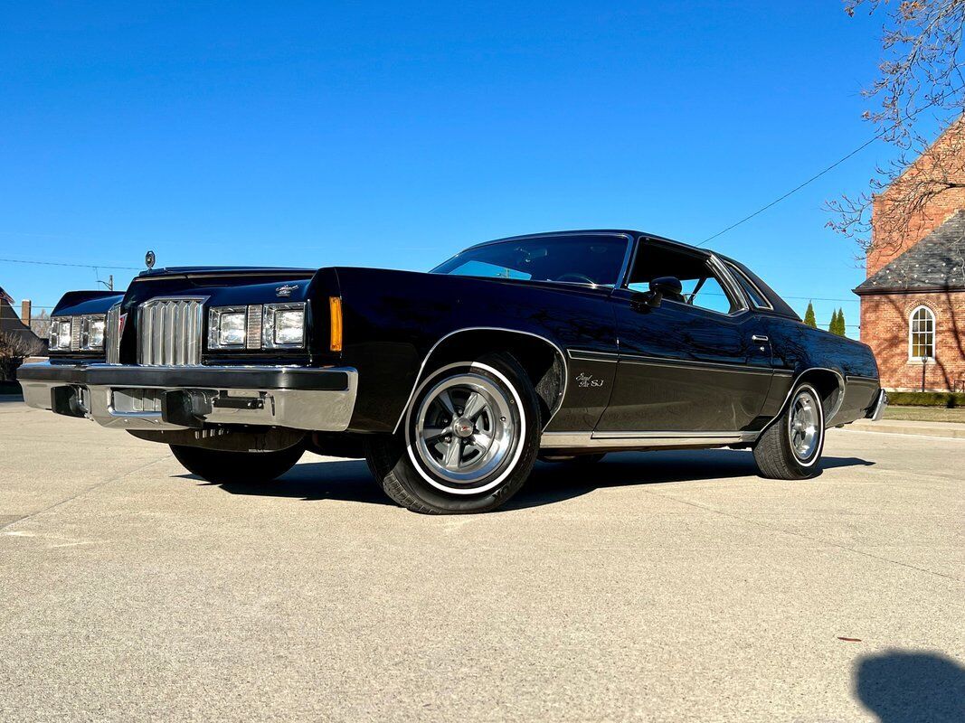 Pontiac-Grand-Prix-SJ-Coupe-1977-Black-Black-123919-1