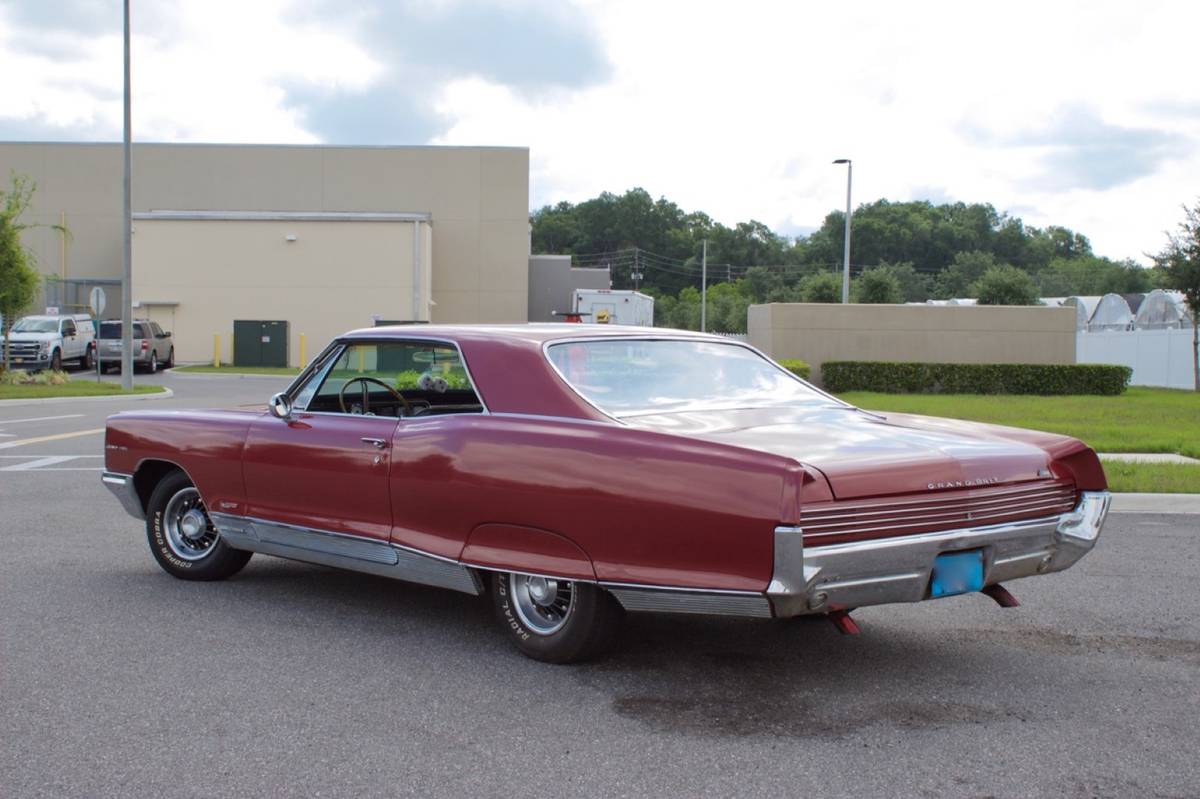 Pontiac-Grand-prix-1966-2