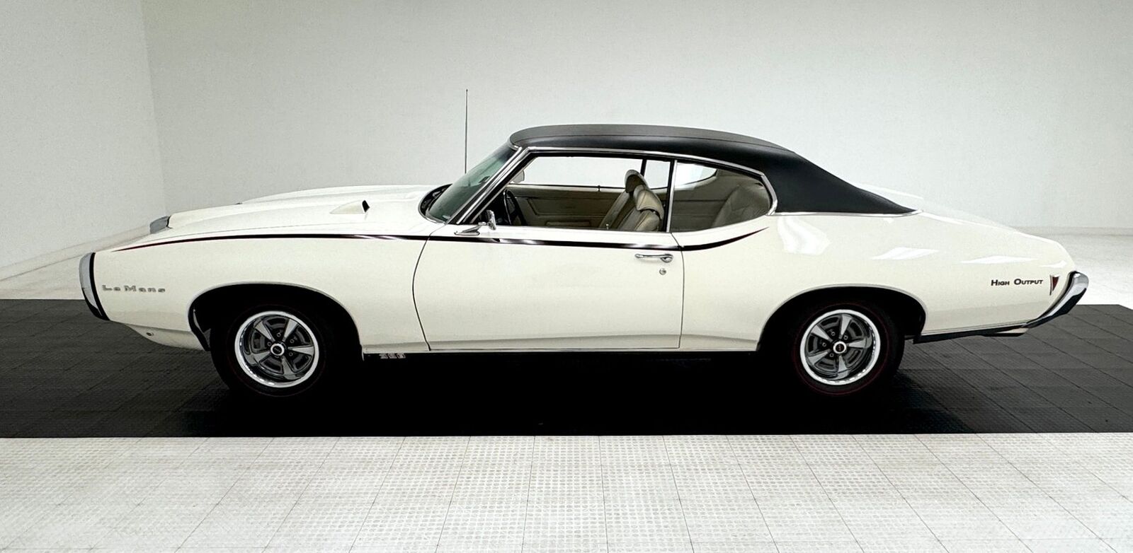 Pontiac-Le-Mans-1969-White-Parchment-78792-1