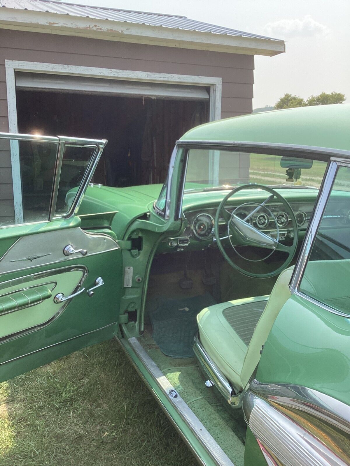 Pontiac-Parisienne-1958-9