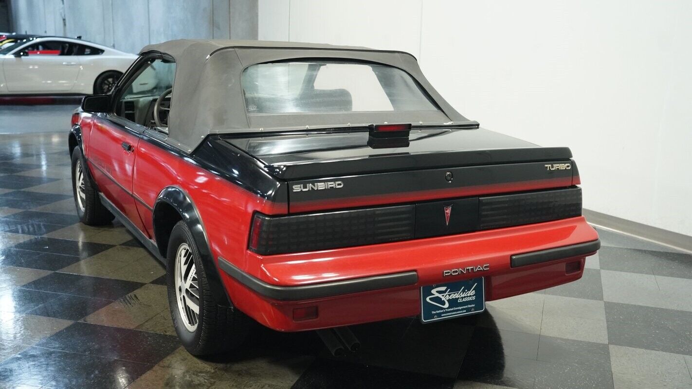 Pontiac-Sunbird-Cabriolet-1986-Red-Gray-117263-7