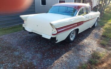 Pontiac-Super-chief-1957