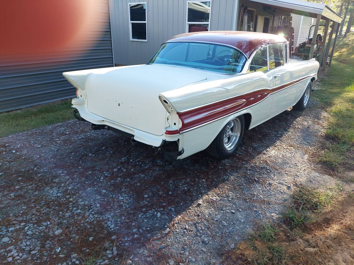 Pontiac-Super-chief-1957