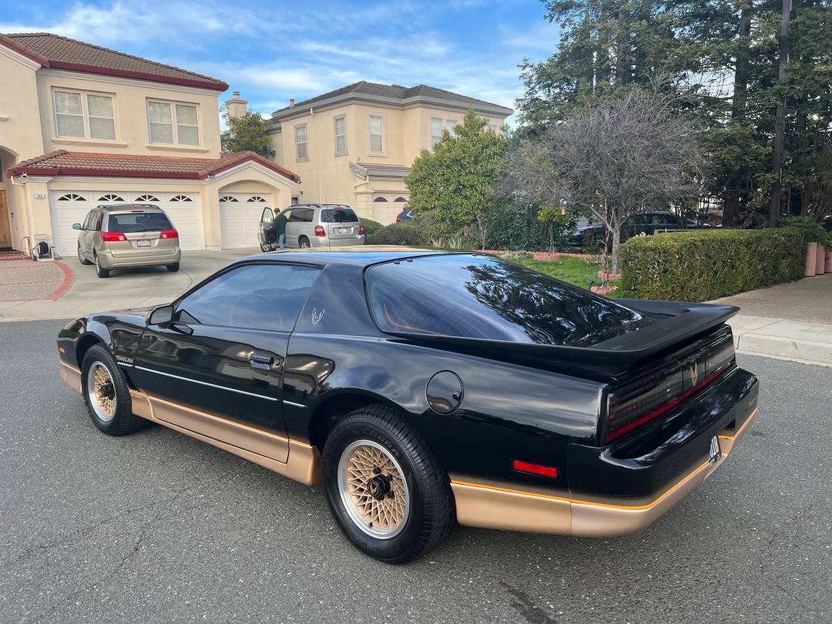 Pontiac-Trans-am-1985