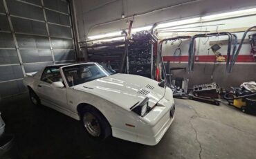 Pontiac-Trans-am-1990-white-241401-1