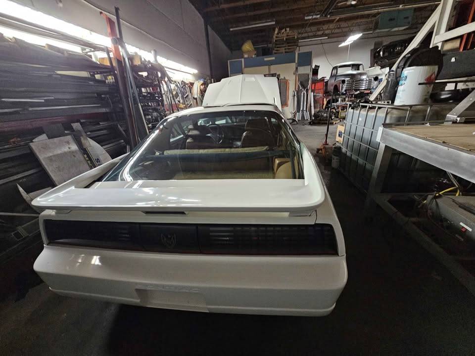 Pontiac-Trans-am-1990-white-241401-2