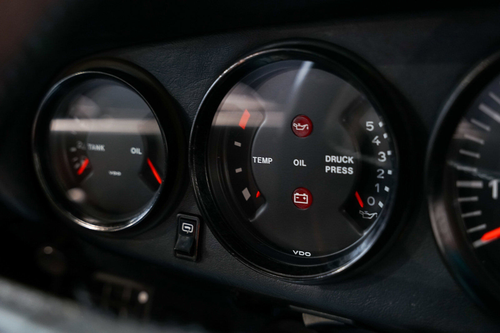 Porsche-911-1989-Black-55460-10