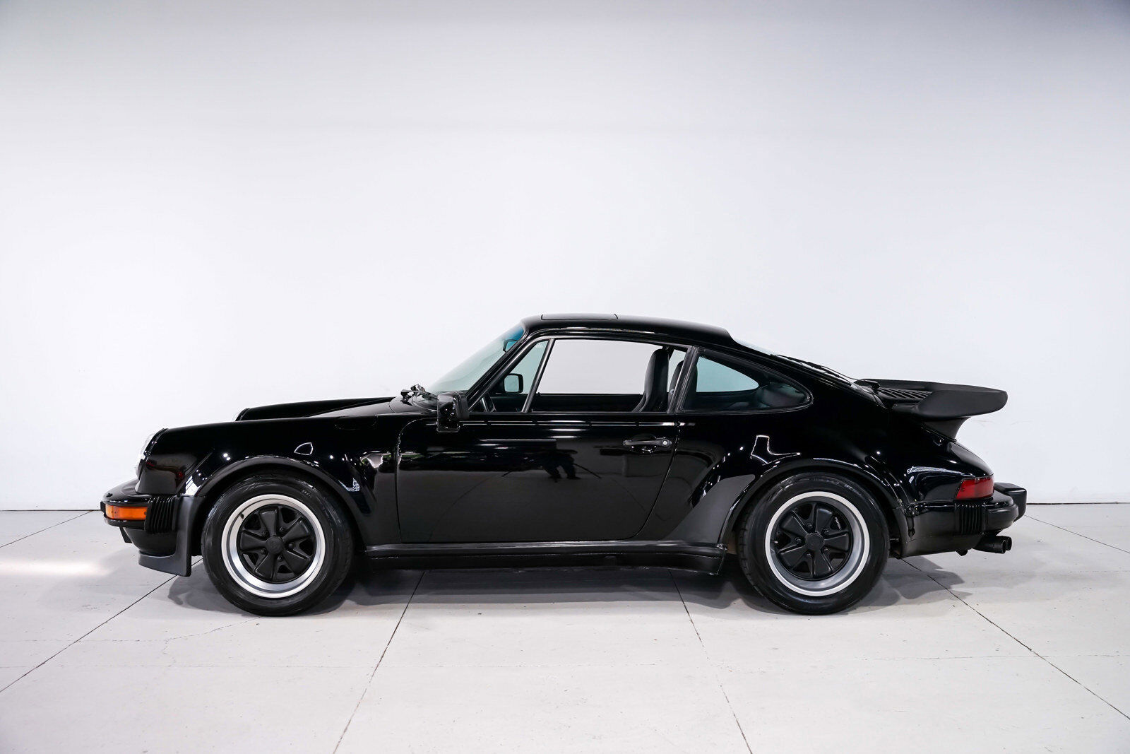 Porsche-911-1989-Black-55460-6