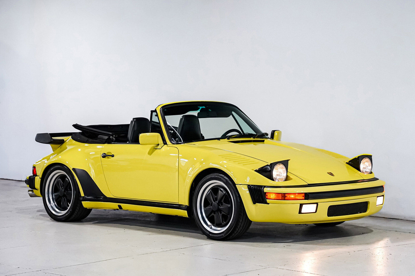 Porsche-911-Cabriolet-1987-Black-70813-1