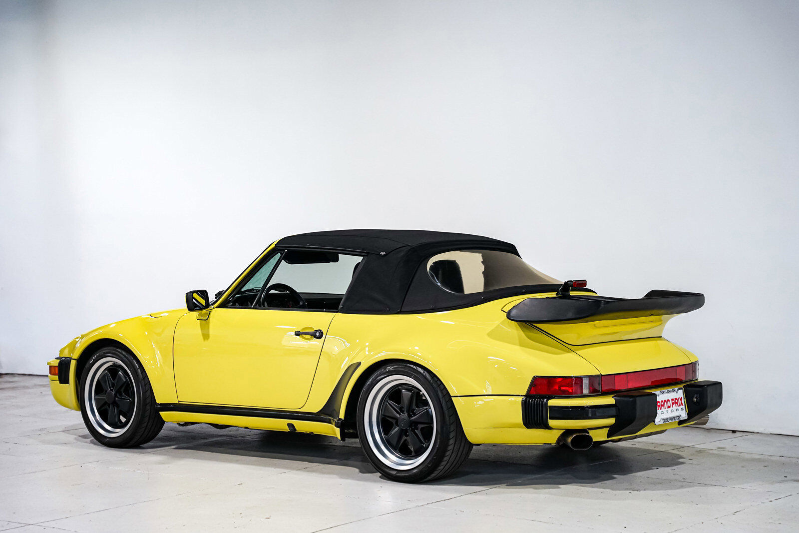 Porsche-911-Cabriolet-1987-Black-70813-10