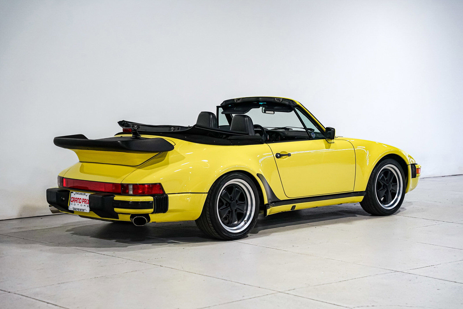 Porsche-911-Cabriolet-1987-Black-70813-3