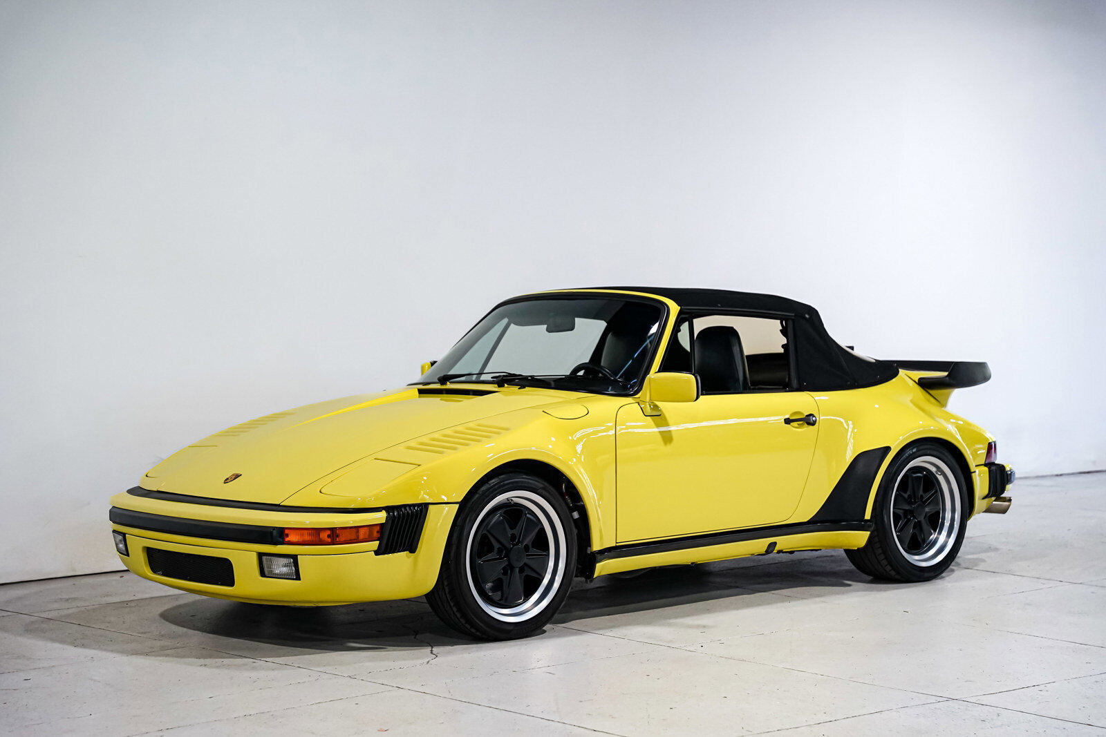 Porsche-911-Cabriolet-1987-Black-70813-8