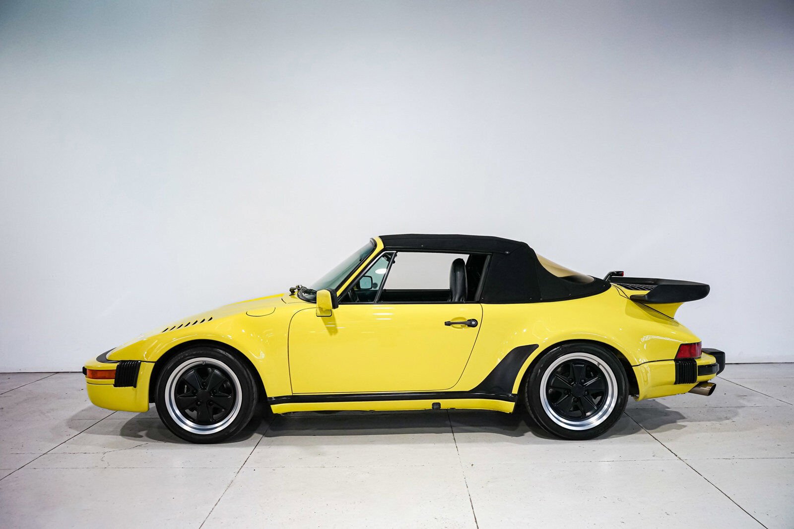 Porsche-911-Cabriolet-1987-Black-70813-9