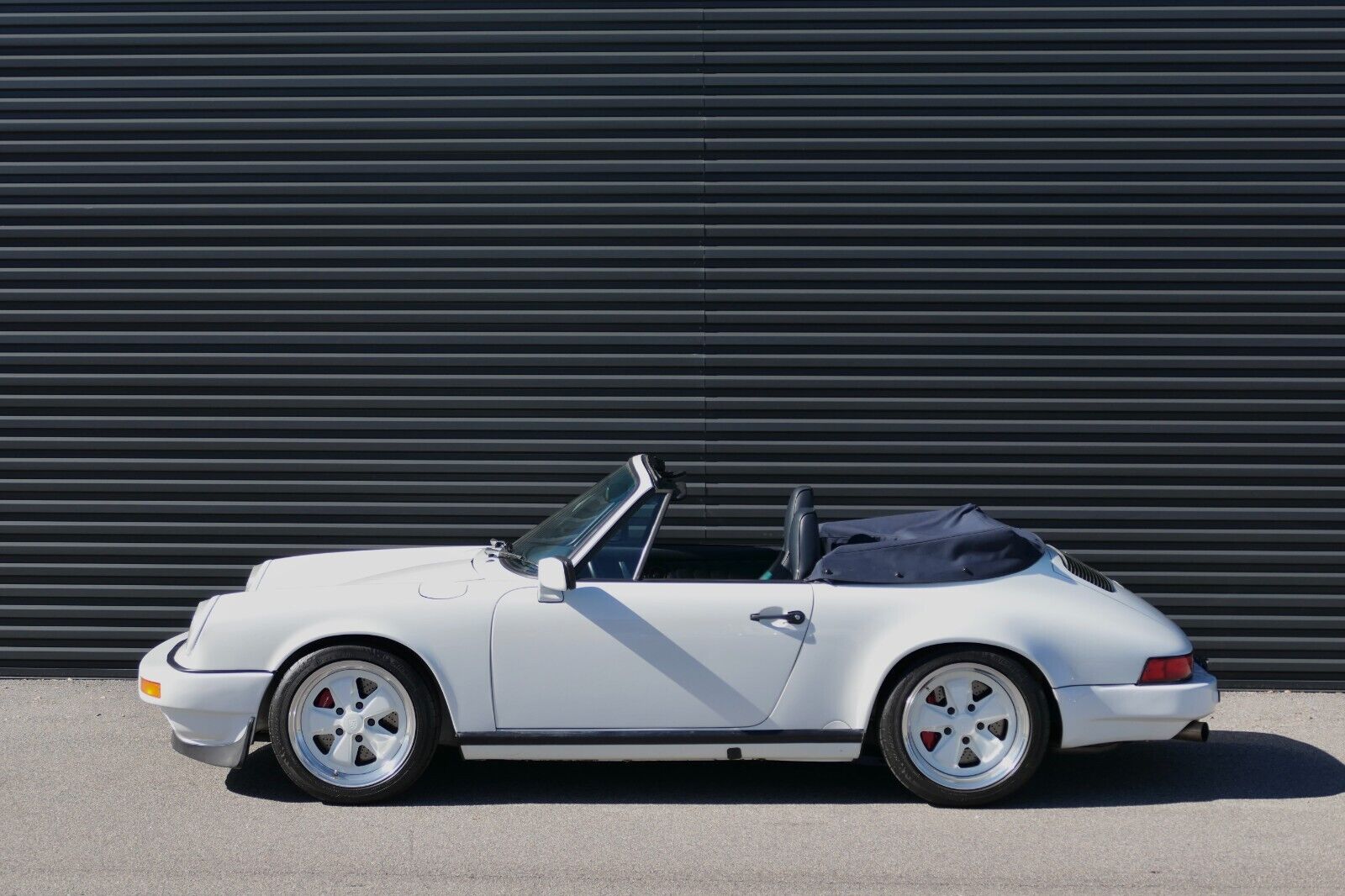 Porsche-911-Cabriolet-1988-White-Blue-128699-1