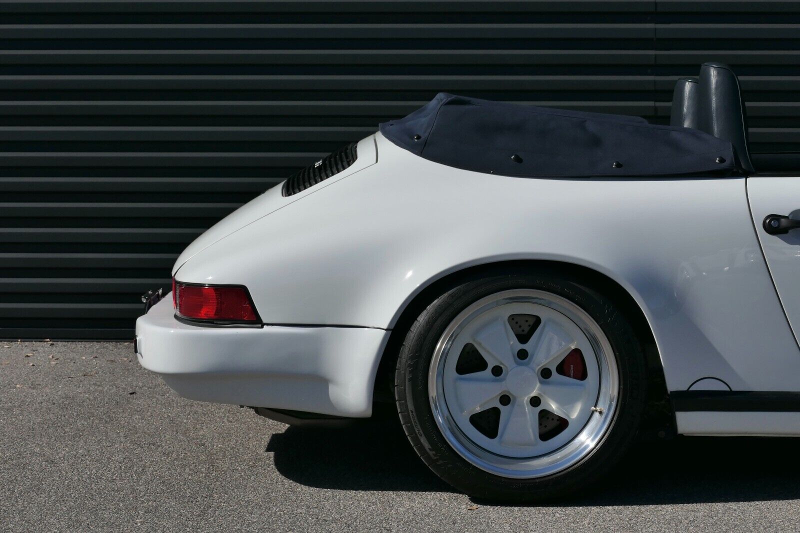 Porsche-911-Cabriolet-1988-White-Blue-128699-17