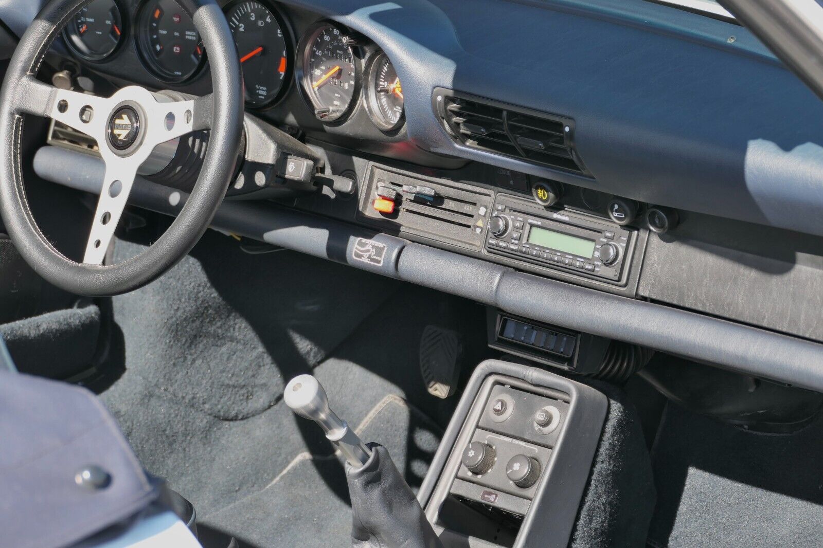 Porsche-911-Cabriolet-1988-White-Blue-128699-25