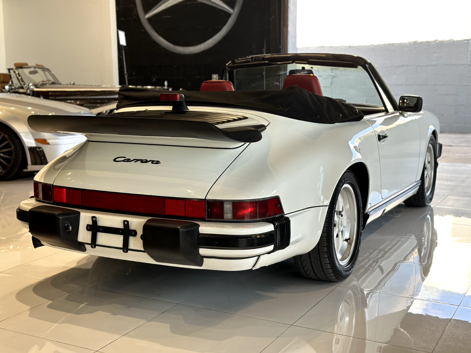 Porsche-911-Cabriolet-1988-White-Red-116700-11