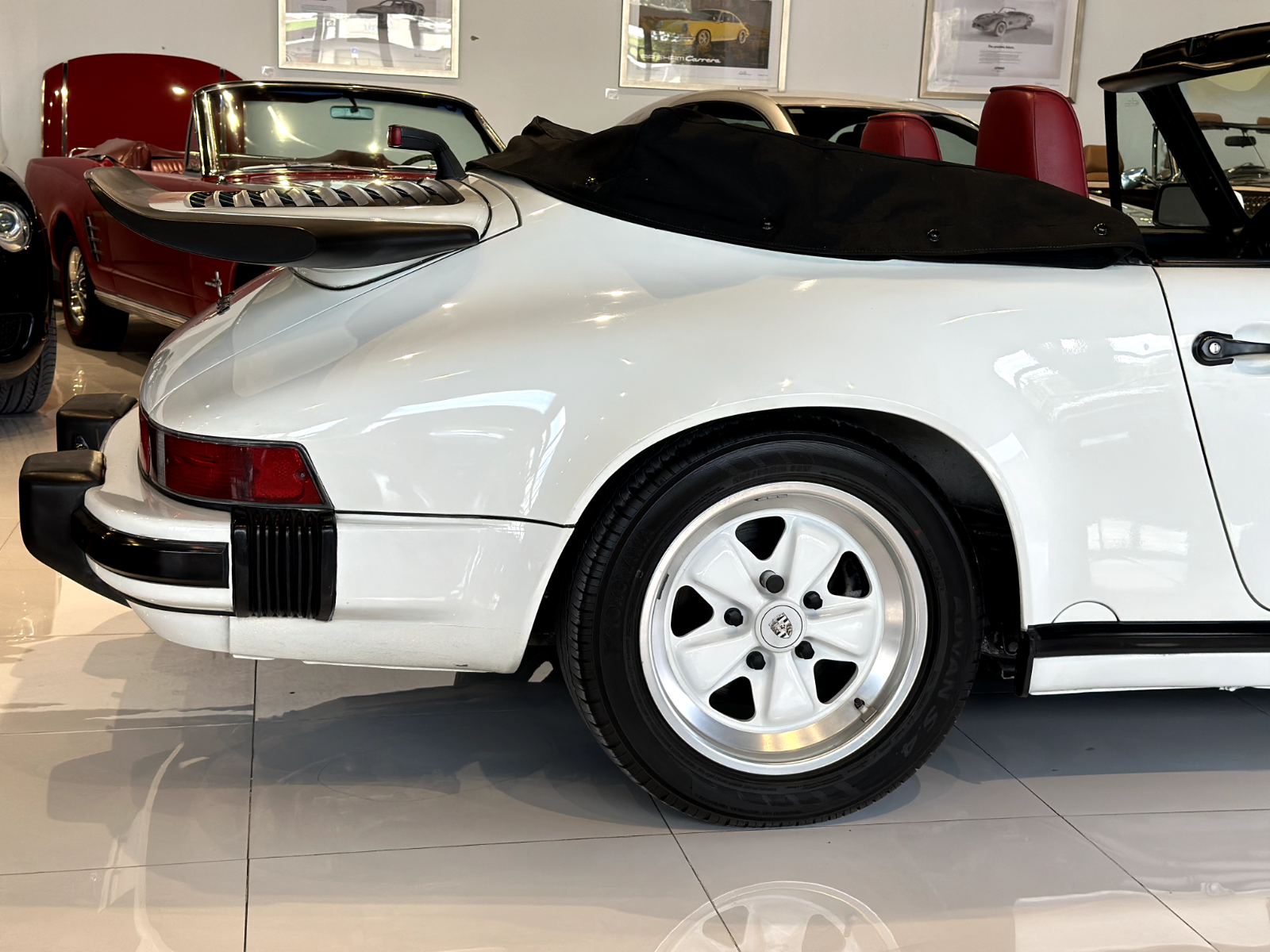 Porsche-911-Cabriolet-1988-White-Red-116700-13