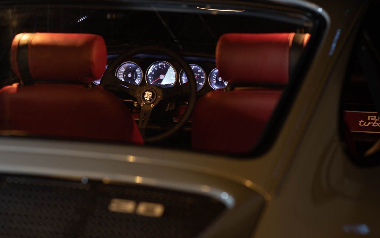 Porsche-911-Coupe-1970-Gray-Red-805-12