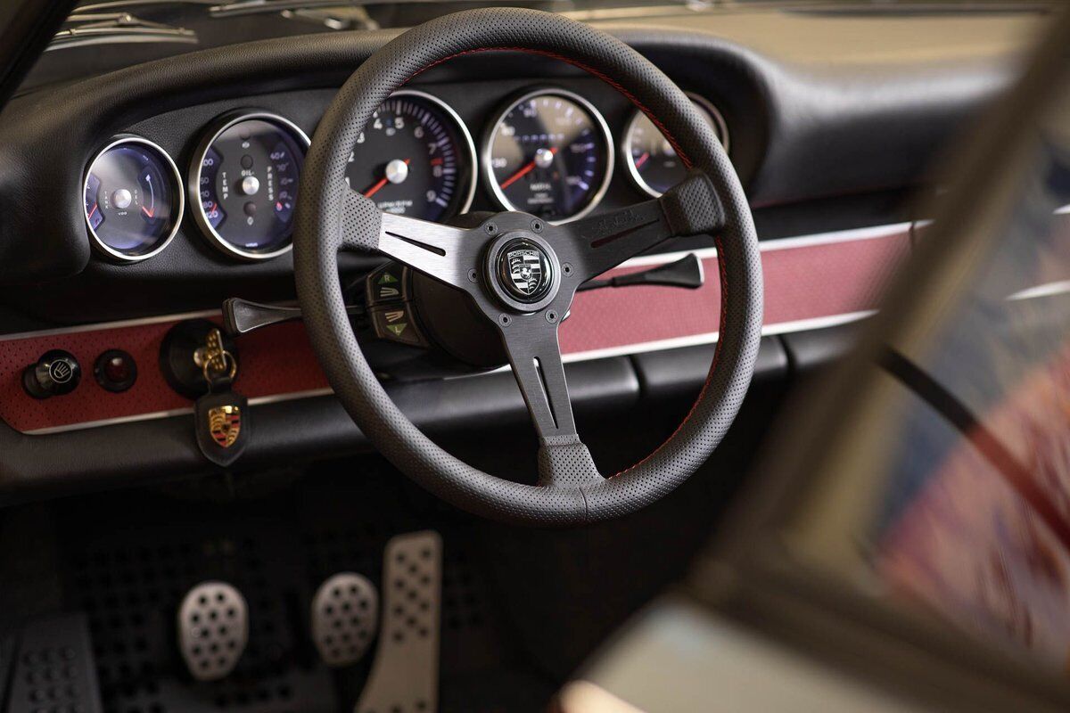 Porsche-911-Coupe-1970-Gray-Red-805-3