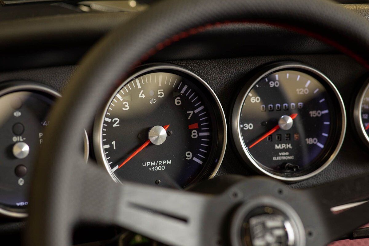 Porsche-911-Coupe-1970-Gray-Red-805-9