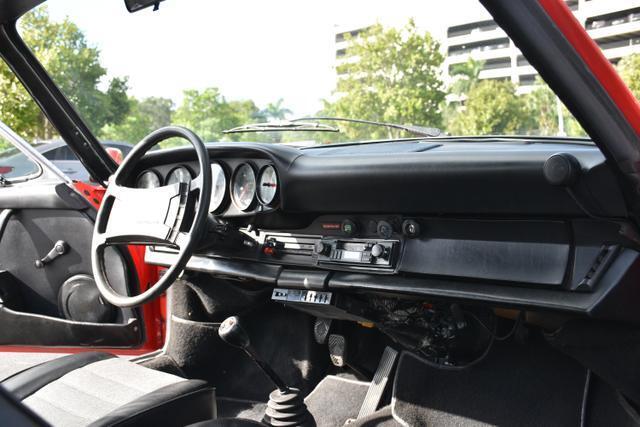 Porsche-911-Coupe-1974-Red-Black-52793-12