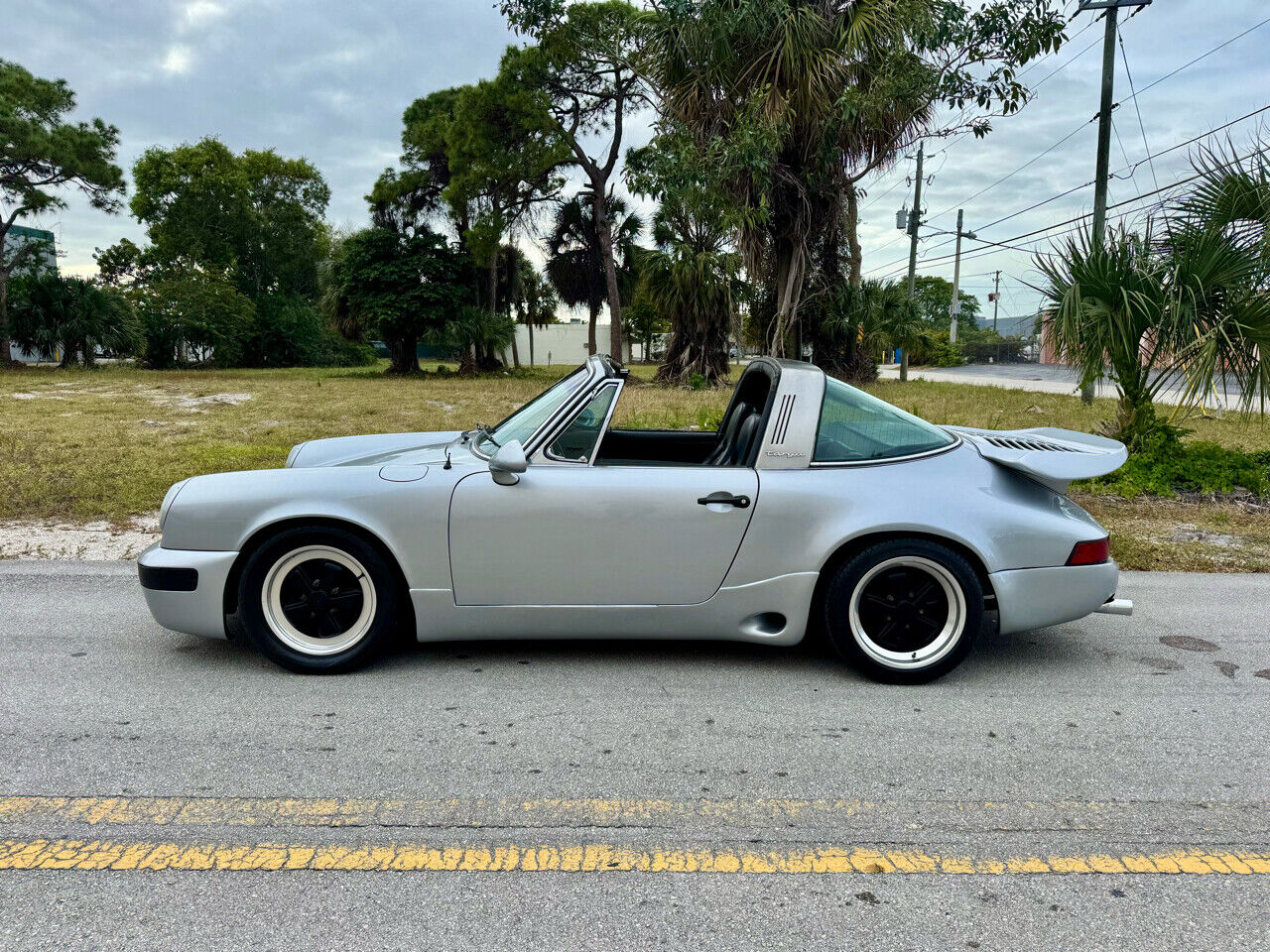 Porsche-911-Coupe-1976-Silver-Black-53956-1