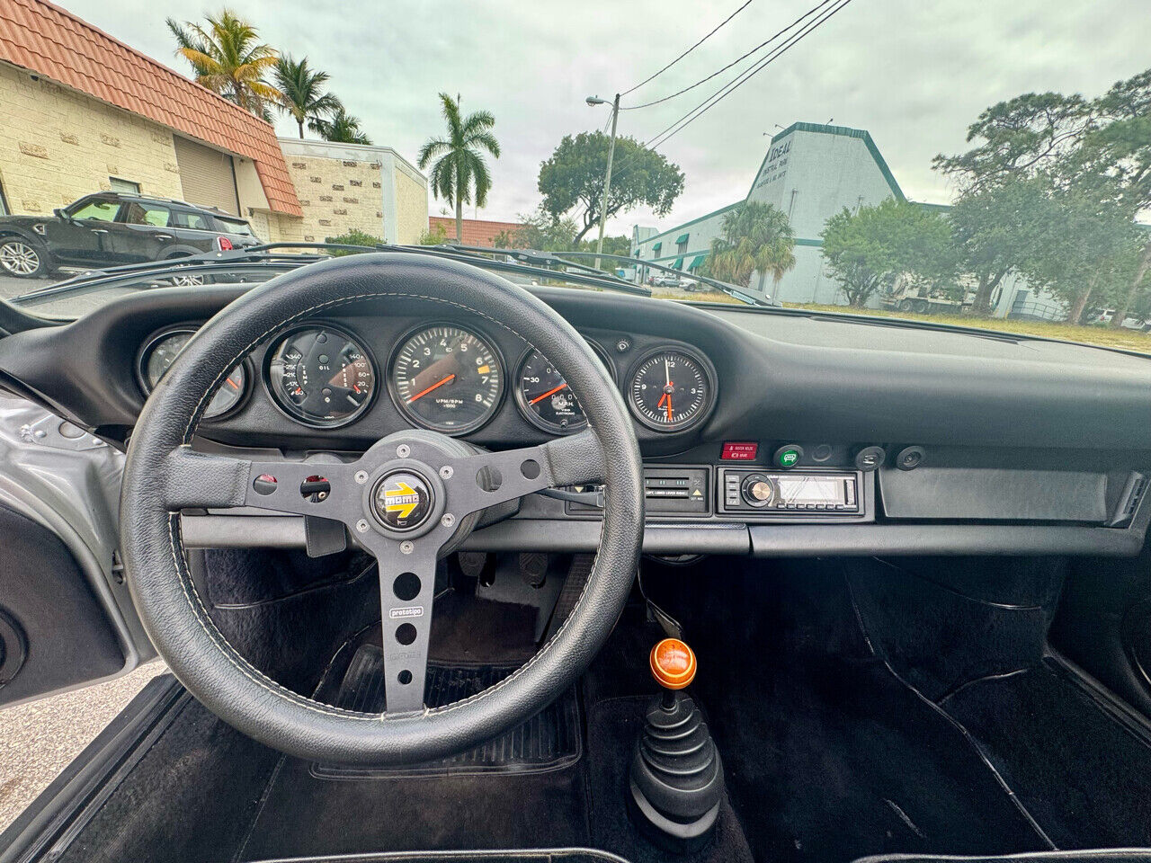 Porsche-911-Coupe-1976-Silver-Black-53956-10