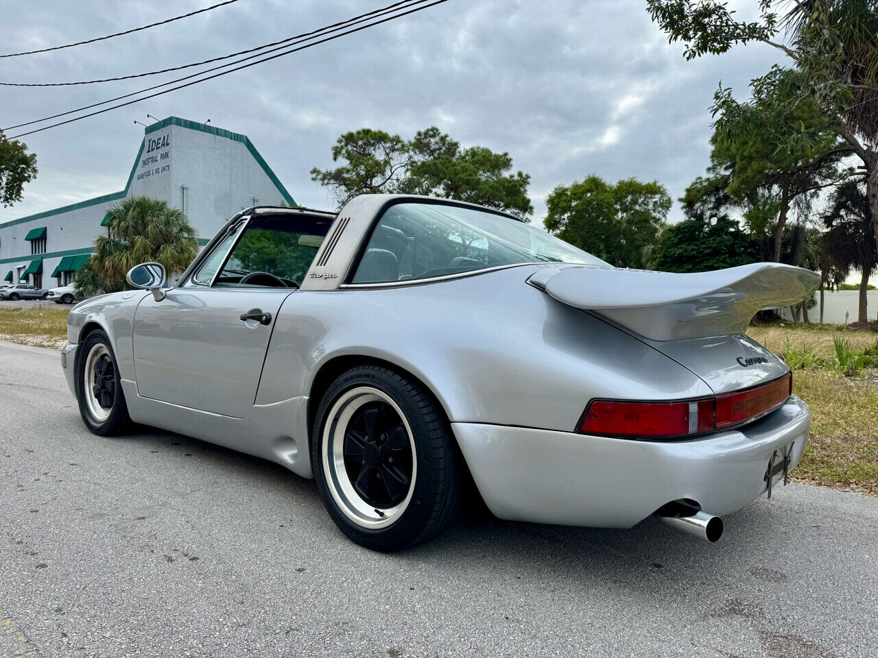 Porsche-911-Coupe-1976-Silver-Black-53956-2