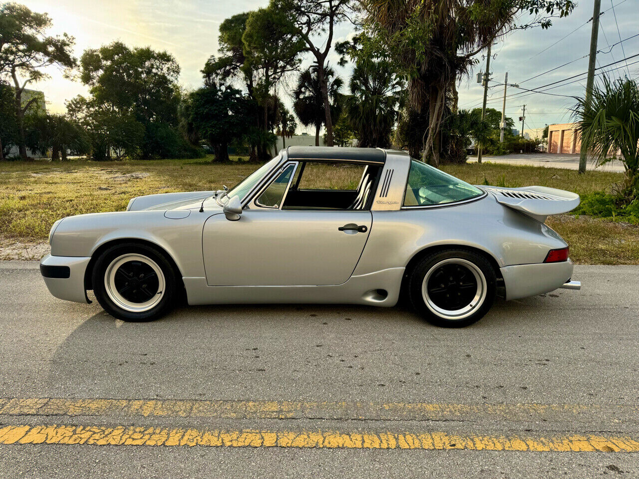 Porsche-911-Coupe-1976-Silver-Black-53956-21