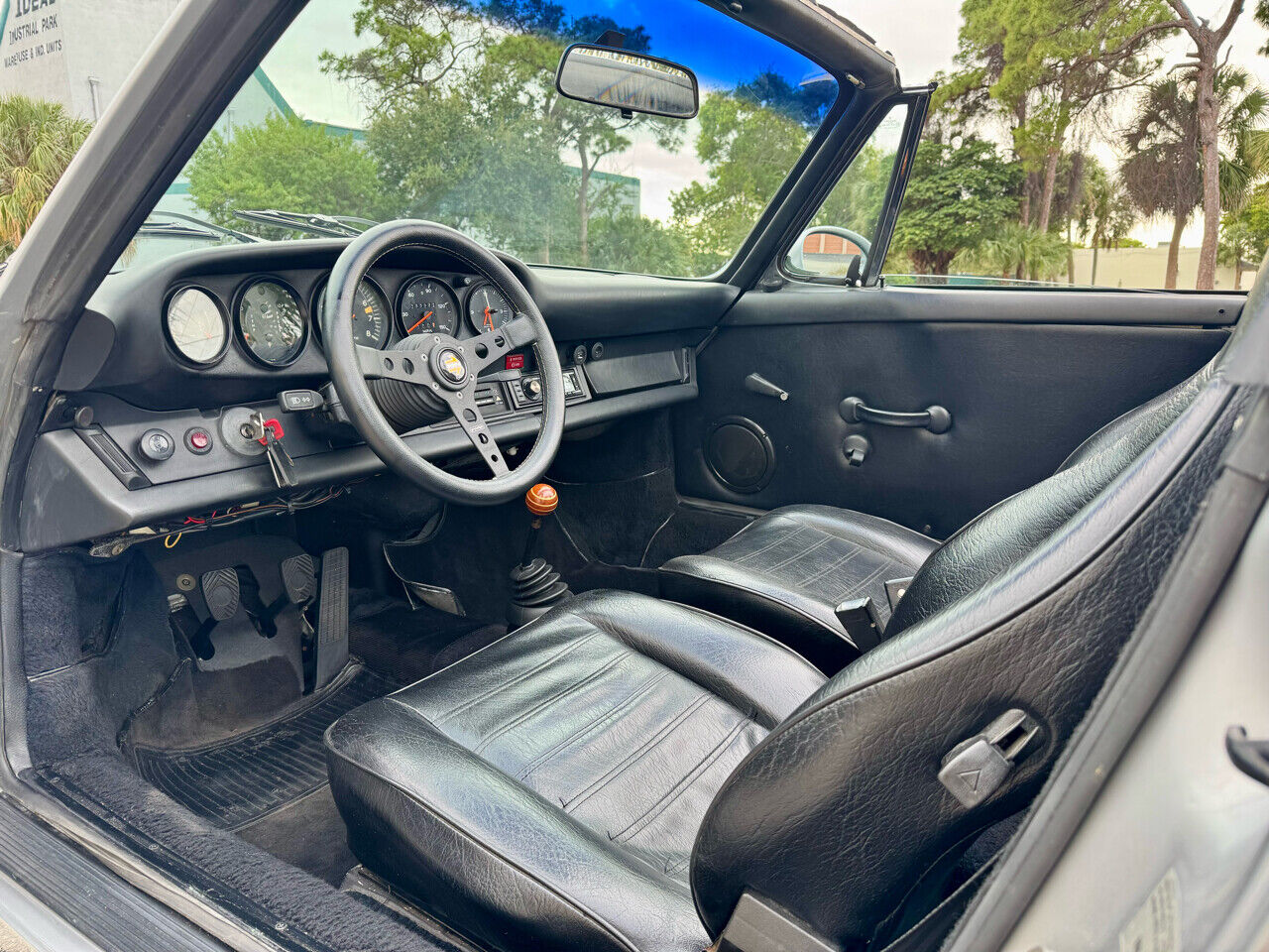 Porsche-911-Coupe-1976-Silver-Black-53956-8