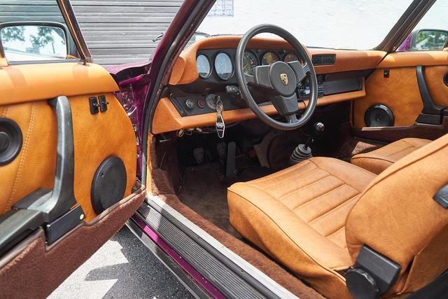 Porsche-911-Coupe-1977-Burgundy-Beige-140834-12