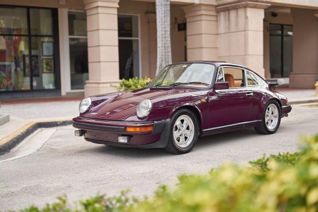 Porsche-911-Coupe-1977-Burgundy-Beige-140834-2